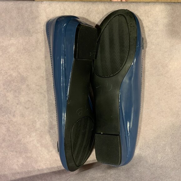 AJ Valenci Flats - Picture 6 of 8